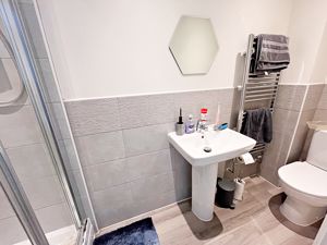 En-suite- click for photo gallery
